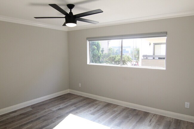 Building Photo - 1450 S Bundy Dr