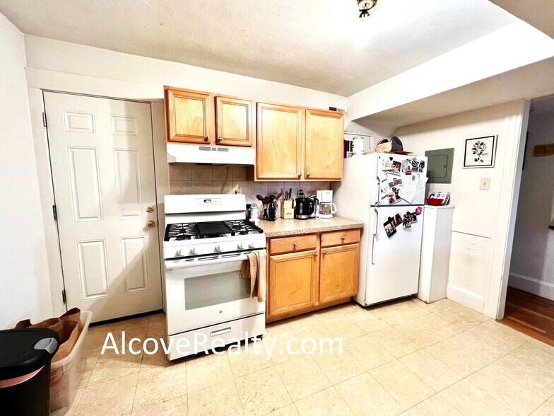 Building Photo - 225 Summer St