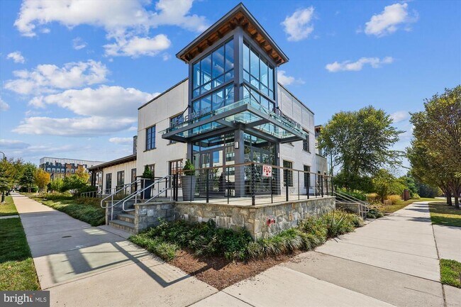 Building Photo - 448 Salk Cir