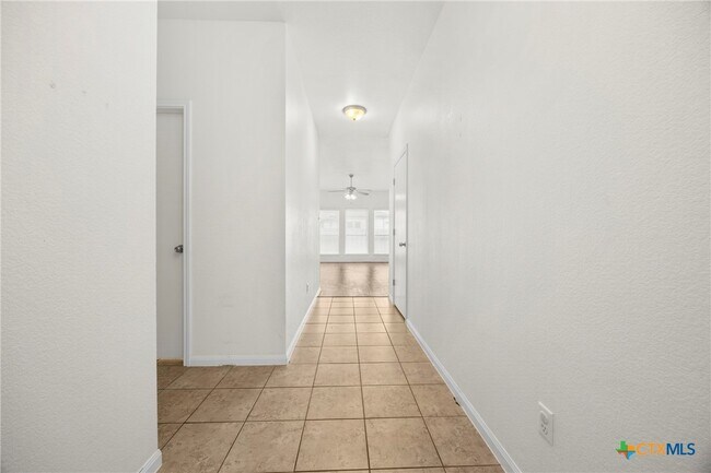 Building Photo - 1217 Roanoke Dr