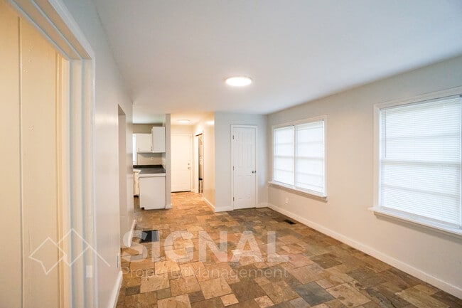 Building Photo - 1209 Lynn Acres Dr