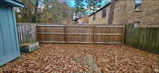Building Photo - Tour Today! 2/1.5 Townhome in Longview