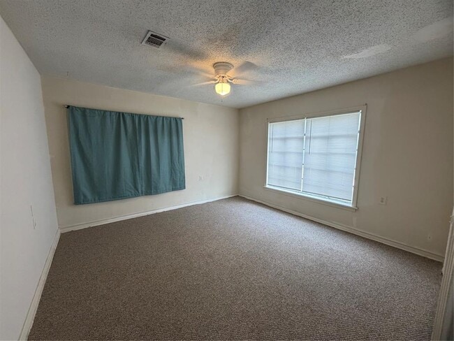 Building Photo - 511 Bowser St