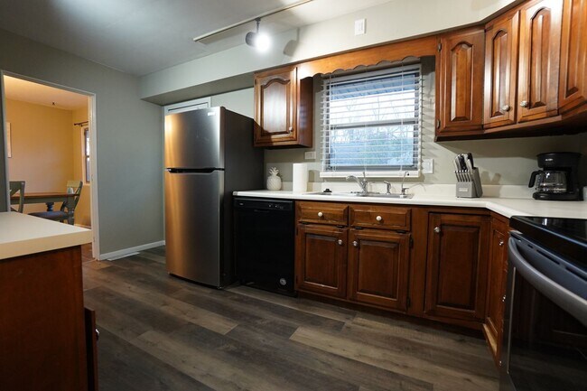 Building Photo - 4 Bedroom 2 Bathroom FULLY FURNISHED Home with Fenced in Backyard and 2 Car Garage-  UTILITIES IN...