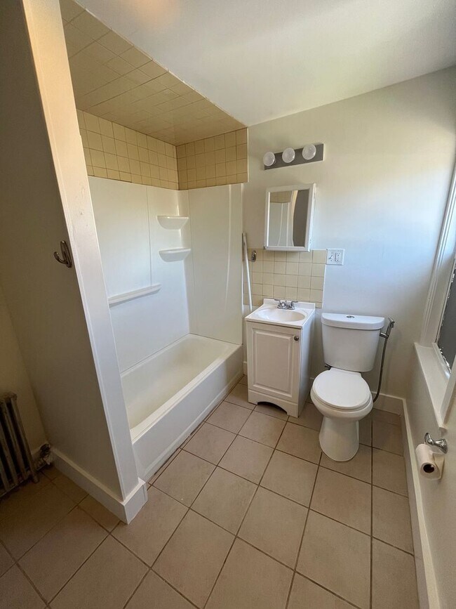 Building Photo - Central St Apartments