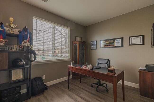 Building Photo - 1245 S Flatrock Cir