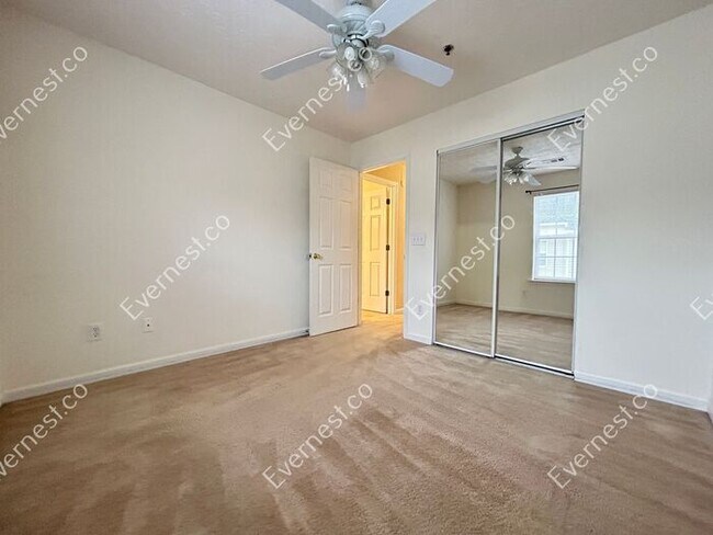 Building Photo - Bright 3-Bedroom Townhome with Ample Space...