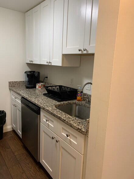 Building Photo - 303 Lowell St