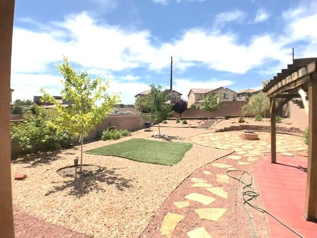 Building Photo - Modern 3 bedroom in Tierra Oeste neighborhood. NW ABQ close to I-40.