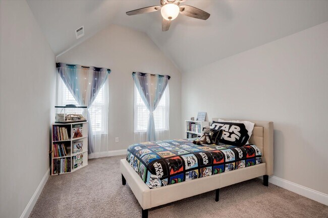 Building Photo - 707 Navan Ln