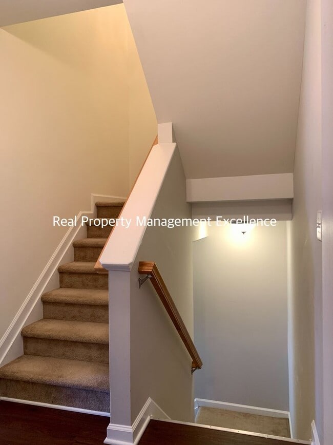 Building Photo - Raleigh Townhome Convenient to I440 & I540...