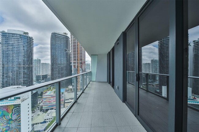 Building Photo - 1010 Brickell Ave