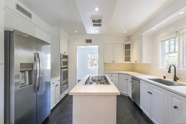 Building Photo - 3325 Alana Dr
