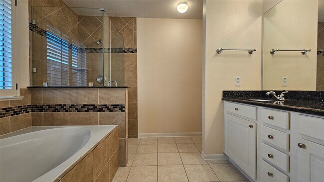 Building Photo - 2314 Hannover Way