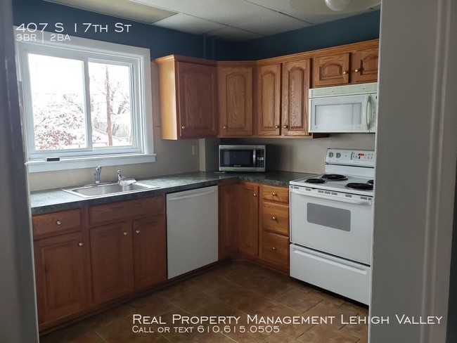 Building Photo - Charming West End house available now!