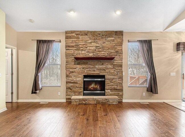 Building Photo - Spacious 4 Bedroom With Modern Comforts & Ideal Location!!