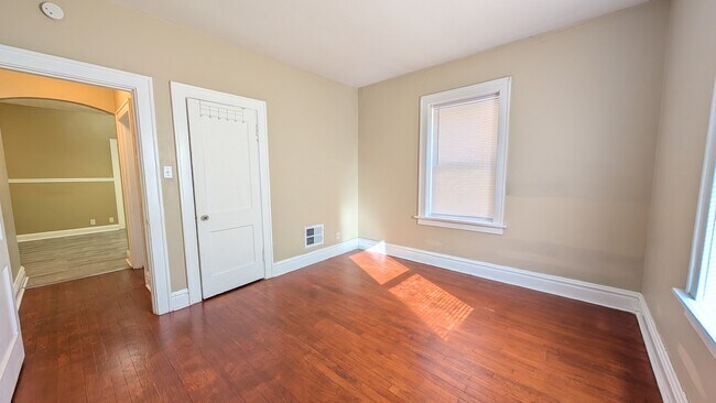 Building Photo - 5042 Mardel Ave