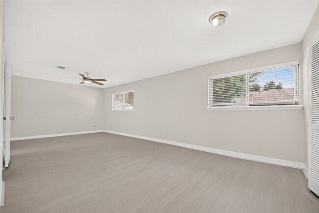 Building Photo - 10383 Briar Forest Dr