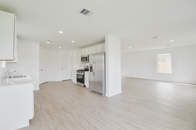 Building Photo - 18546 Cepagatti Dr