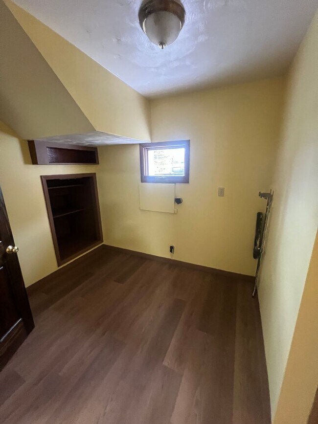 Building Photo - 330-32 PARADE