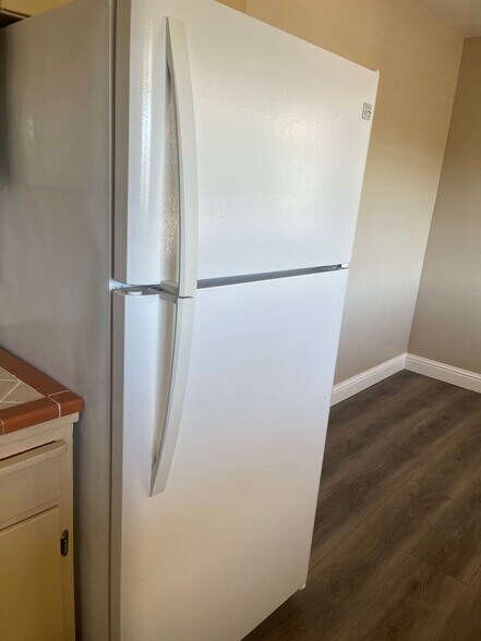 Building Photo - 755 E Duane Ave