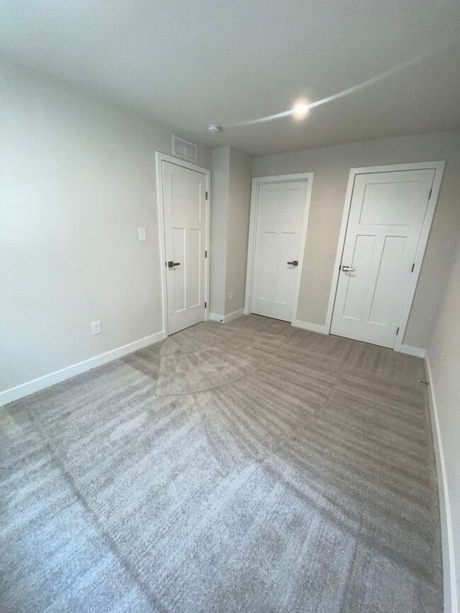 Building Photo - Edge at Azalea