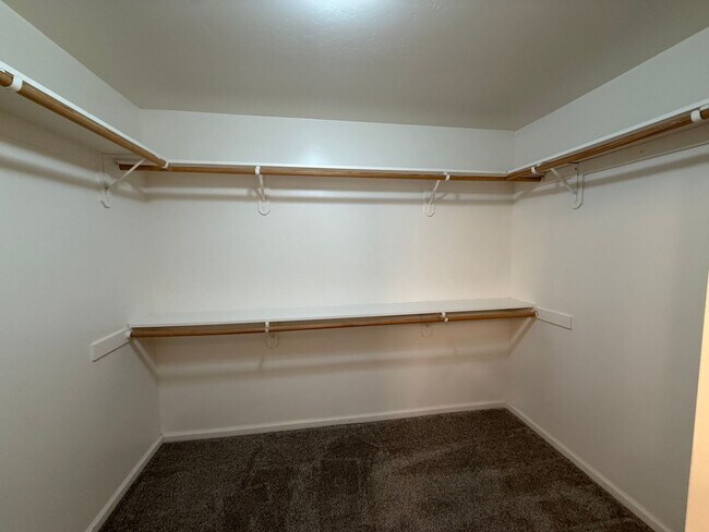 Building Photo - 10919 Golden Valley Dr