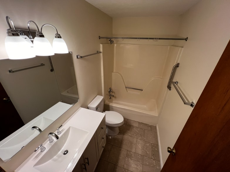 Building Photo - 17041 Wilby Ln