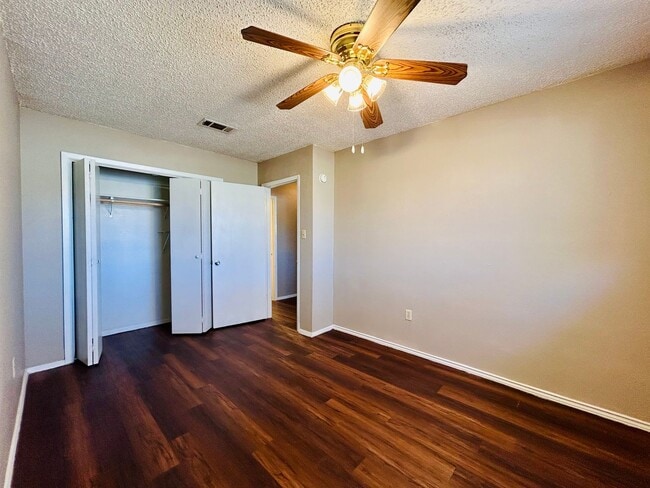 Building Photo - 1502 No Mor Cove