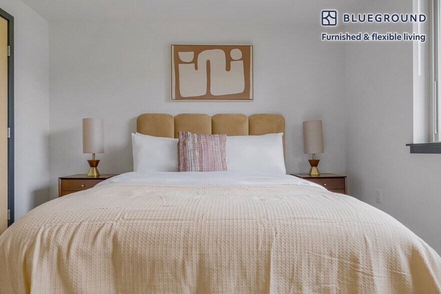 Building Photo - 15566 Northeast 22nd Place-SI FL7-ID910