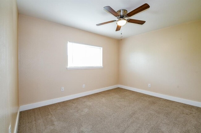 Building Photo - 5830 Silver Oak