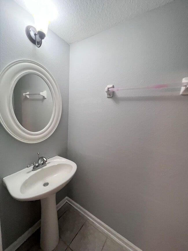 Building Photo - 2/2.5 in Chase Townhomes