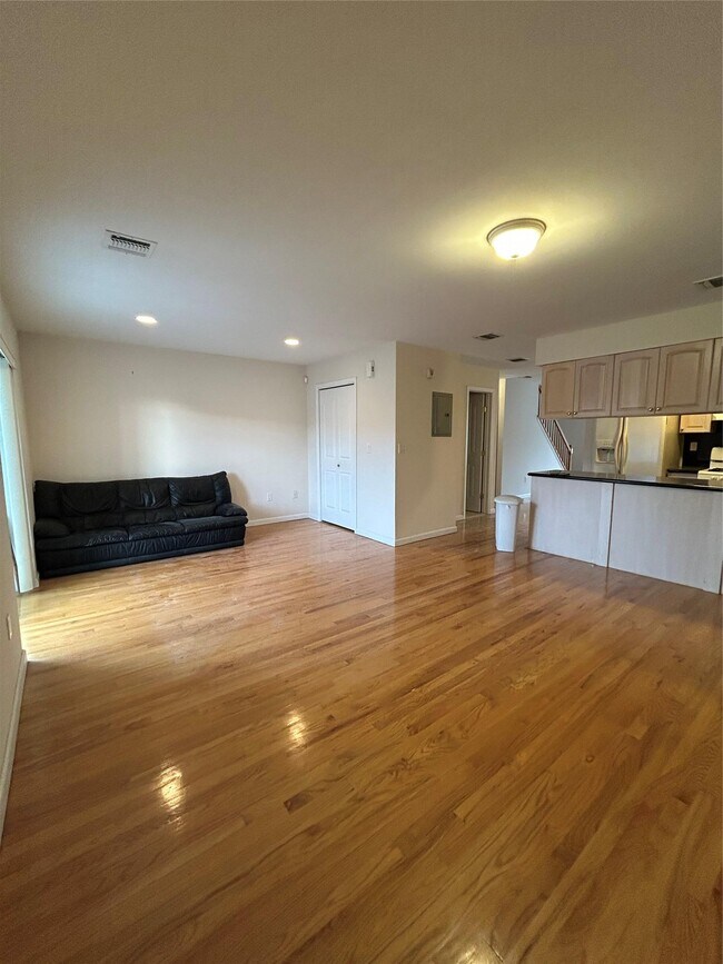 Building Photo - 114-29 Dalian Ct