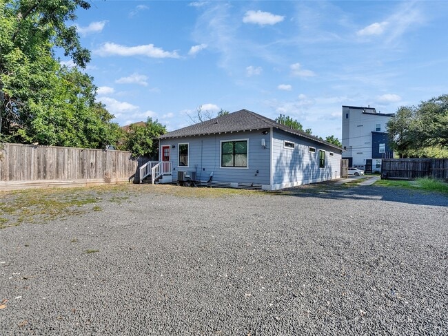 Building Photo - 4730 Bell St