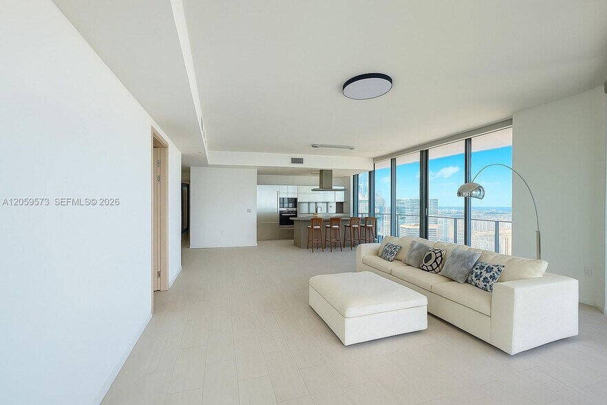 Building Photo - 1000 Brickell Plz