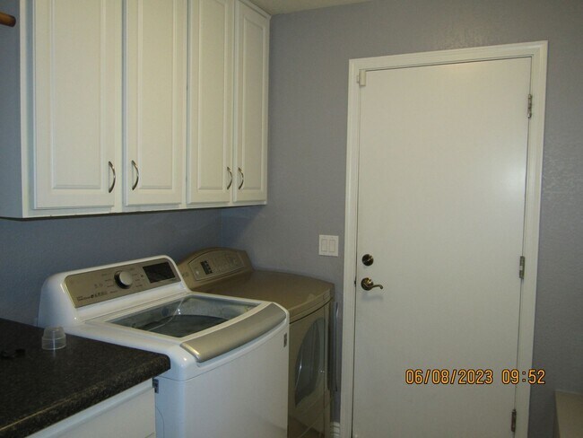 Building Photo - 1350 W 13th St