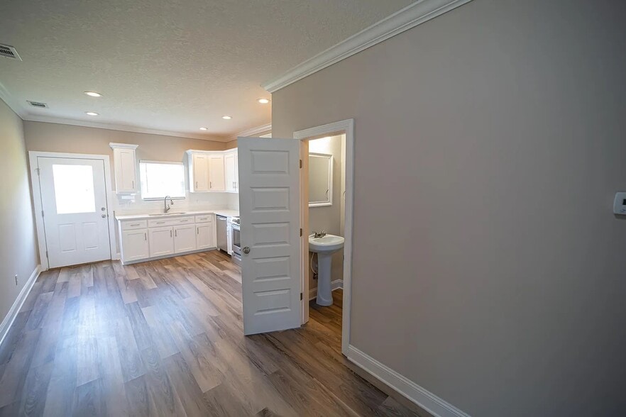 Building Photo - 133 Promenade Pl