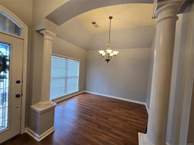 Building Photo - 1032 E Poplar St