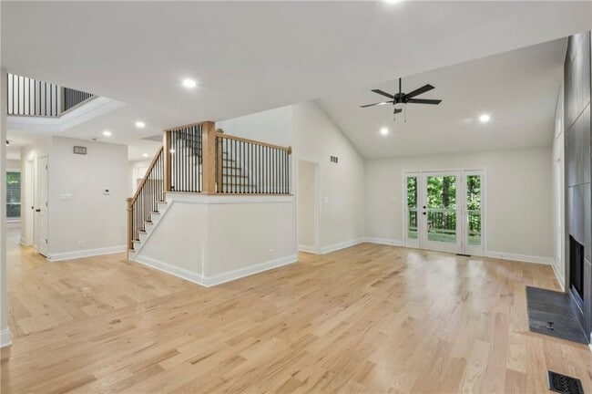 Building Photo - 545 Woodman Pl