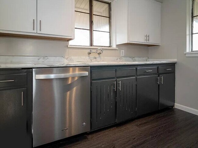 Building Photo - Not Available