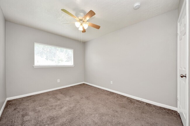 Building Photo - 15739 Oak Mountain Dr