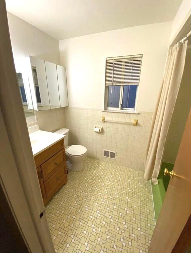 Building Photo - 607 Sussex St