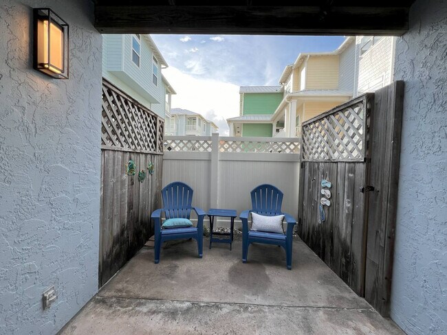 Building Photo - 14898 Granada Dr