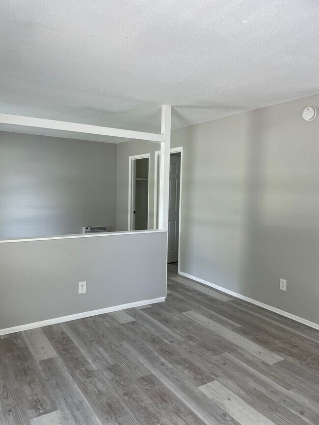 Interior Photo - Sunquest Apartments