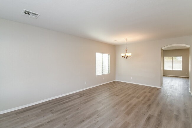 Building Photo - 10915 E Verbina Ln