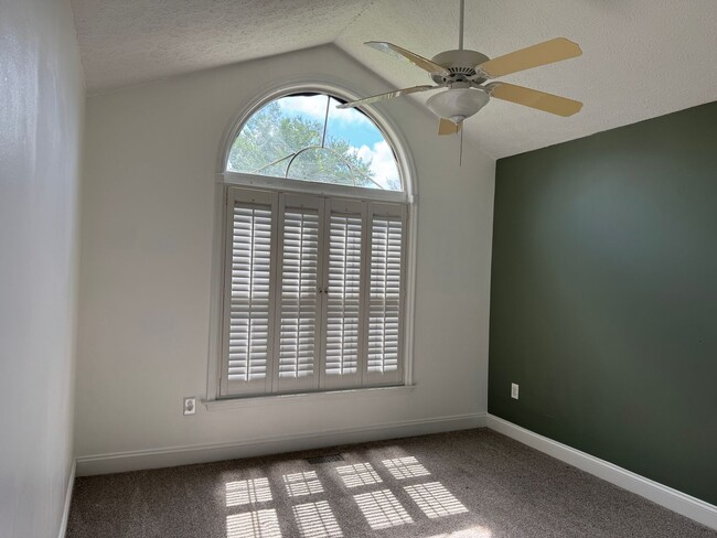 Building Photo - 105 Owls Nest Ct