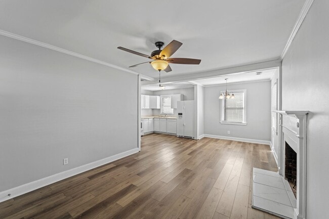 Building Photo - 1605 Oakwood Ave