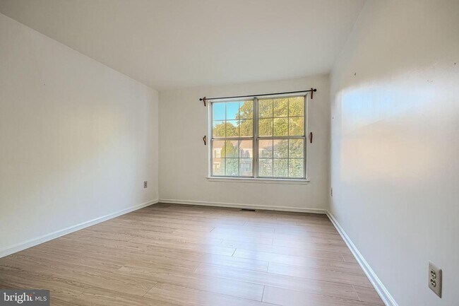 Building Photo - 8 Lambeth Bridge Ct