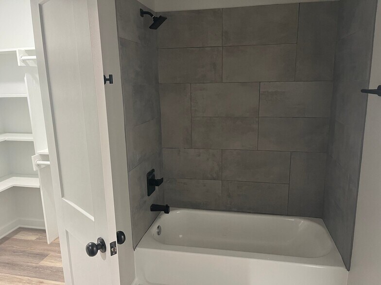 Building Photo - 120 Sunset Ave