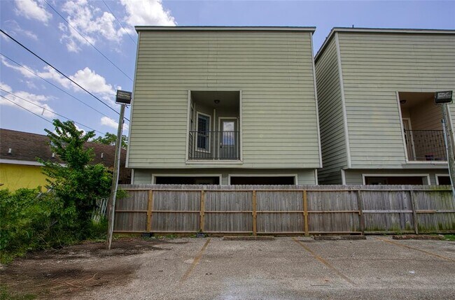 Building Photo - 1010 Temple St